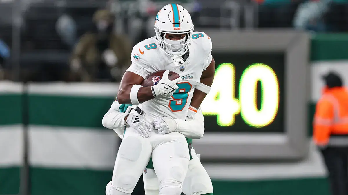 Will Jonnu Smith Stay in Miami? Inside His Latest Comments on the Future
